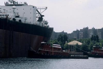 Stern of the T.T. Stuyvesant Leaving the Navy Yard, Almost Touching Manhattan