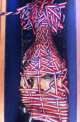 Launching bottle with ribbon